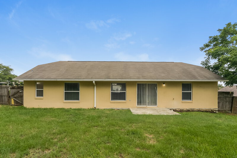2,120/Mo, 918 Palm Forest Ln Minneola, FL 34715 Rear View