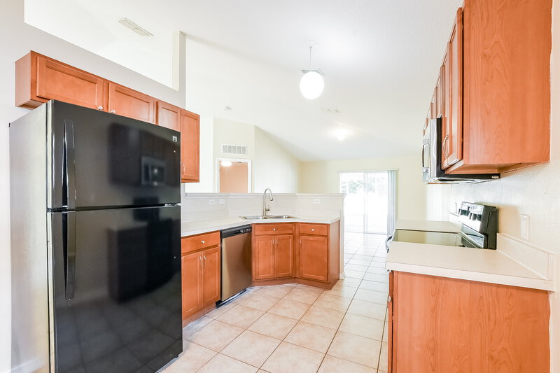 1,755/Mo, 5201 Silver Thistle Ln Saint Cloud, FL 34772 Kitchen View