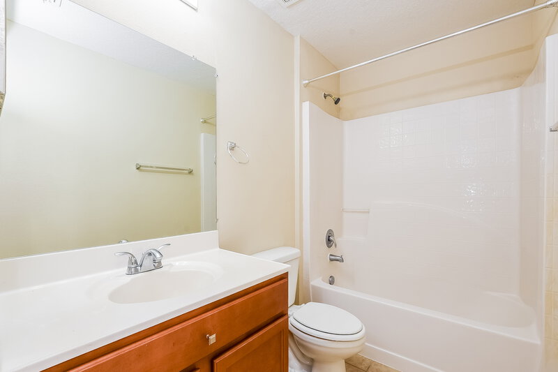 1,755/Mo, 5201 Silver Thistle Ln Saint Cloud, FL 34772 Bathroom View