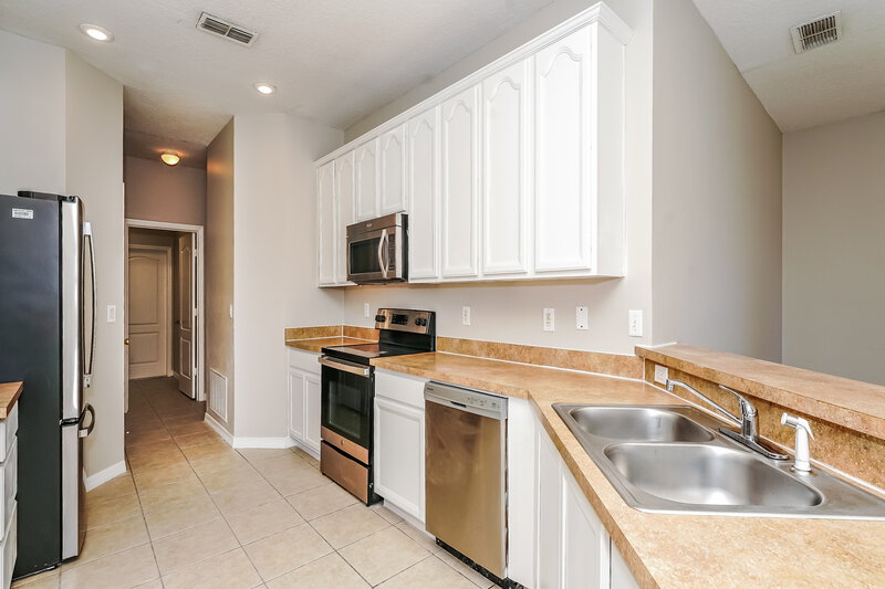 2,215/Mo, 106 Magnolia Park Trl Sanford, FL 32773 Kitchen View