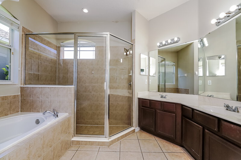 2,215/Mo, 106 Magnolia Park Trl Sanford, FL 32773 Main Bathroom View