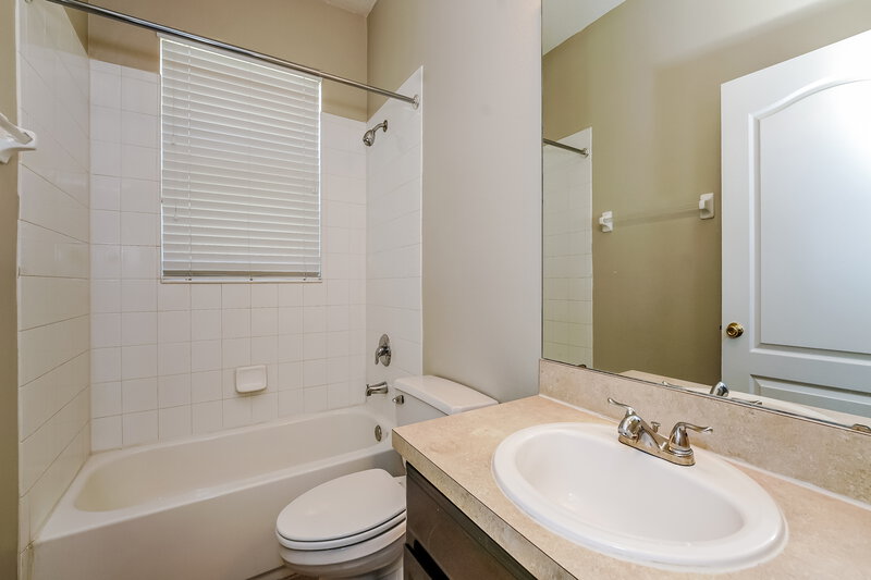 2,215/Mo, 106 Magnolia Park Trl Sanford, FL 32773 Bathroom View