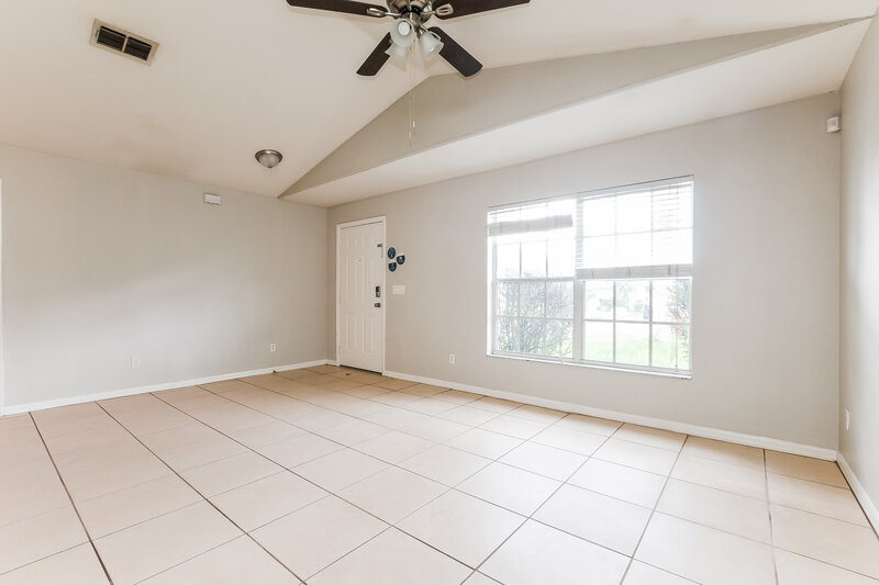 1,895/Mo, 2728 Regency Oak Ln Orlando, FL 32833 Living Room View