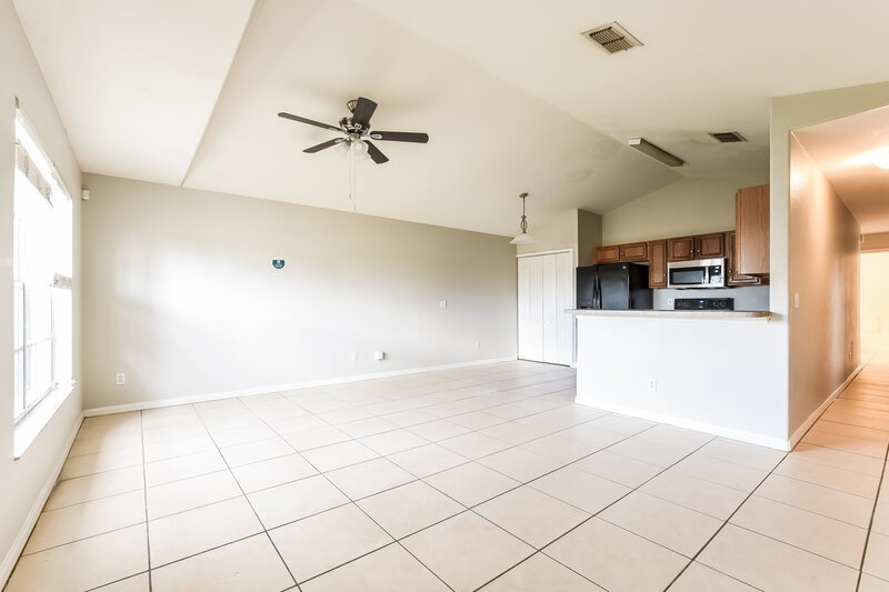 1,895/Mo, 2728 Regency Oak Ln Orlando, FL 32833 Living Room View 2
