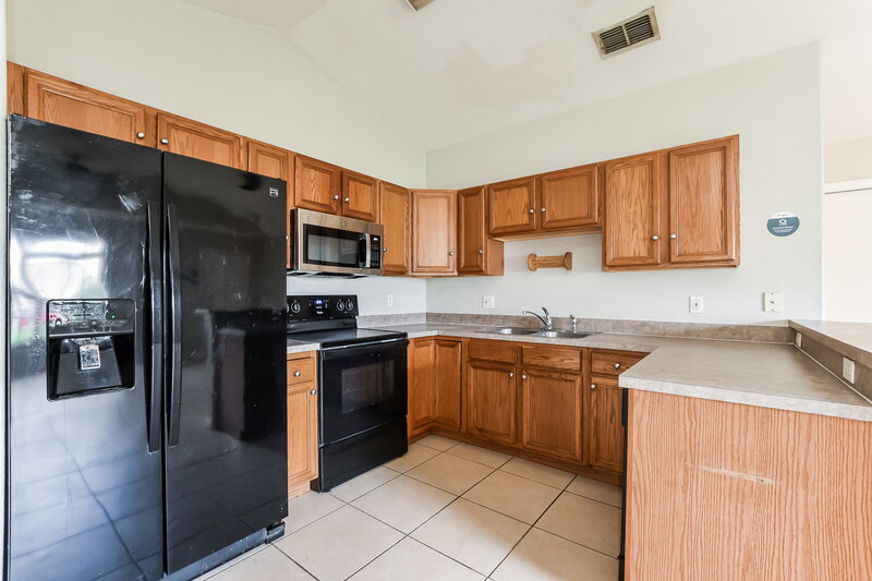 1,895/Mo, 2728 Regency Oak Ln Orlando, FL 32833 Kitchen View