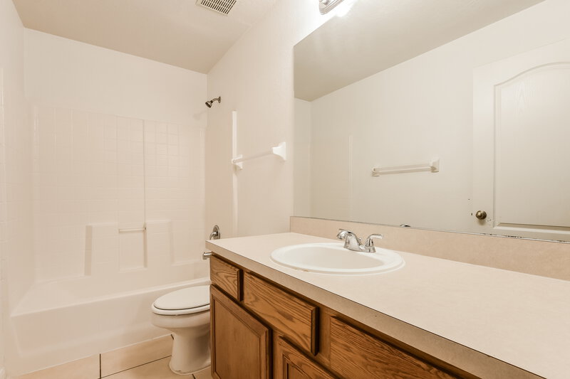 1,895/Mo, 2728 Regency Oak Ln Orlando, FL 32833 Bathroom View