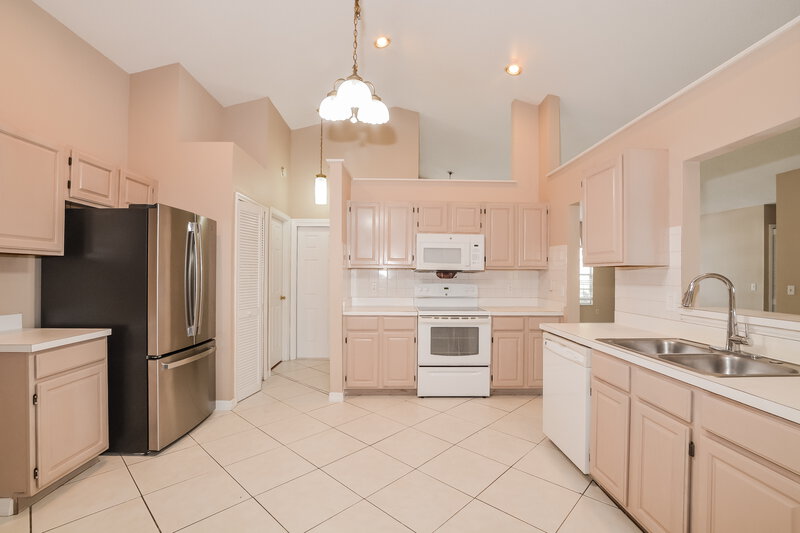 2,645/Mo, 1254 Countrywind Dr Apopka, FL 32703 Kitchen View 2