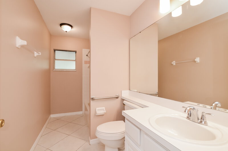 2,645/Mo, 1254 Countrywind Dr Apopka, FL 32703 Bathroom View