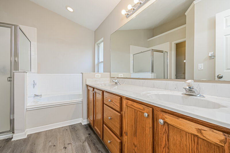2,575/Mo, 11528 Grazeley Ct Orlando, FL 32837 Main Bathroom View