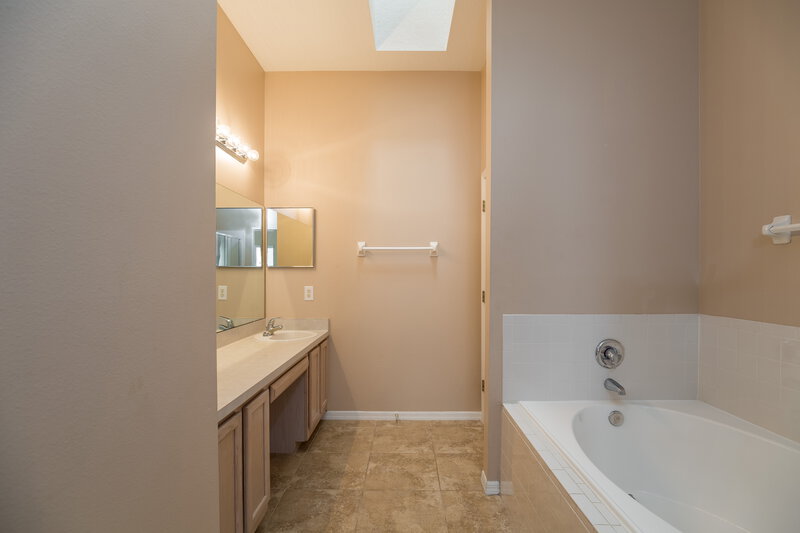 1,970/Mo, 2390 Cobblefield Cir Apopka, FL 32703 Master Bathroom View