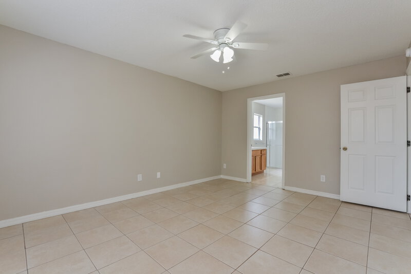 2,350/Mo, 12020 Woodglen Cir Clermont, FL 34711 Main Bedroom View 2