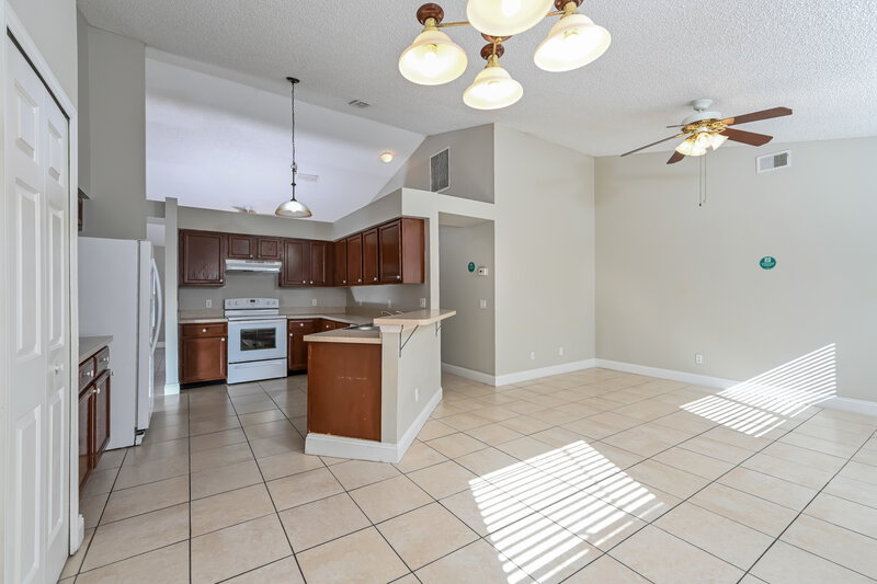 2,495/Mo, 30 N Cervidae Dr Apopka, FL 32703 Dining Room View