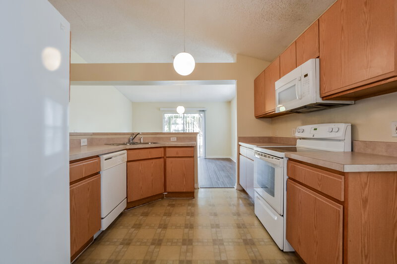 3,150/Mo, 792 Lake Doe Blvd Apopka, FL 32703 Kitchen View