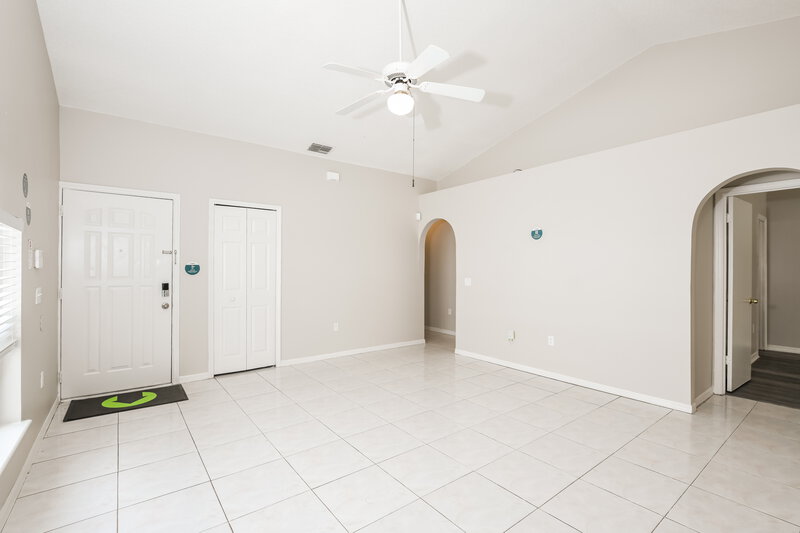 2,200/Mo, 7612 Fort Sumter Dr Orlando, FL 32822 Living Room View 2