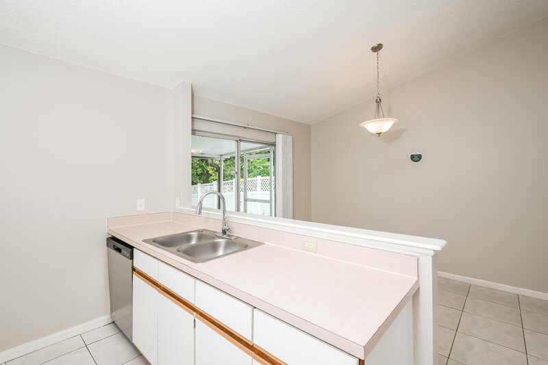 2,200/Mo, 7612 Fort Sumter Dr Orlando, FL 32822 Kitchen View 2