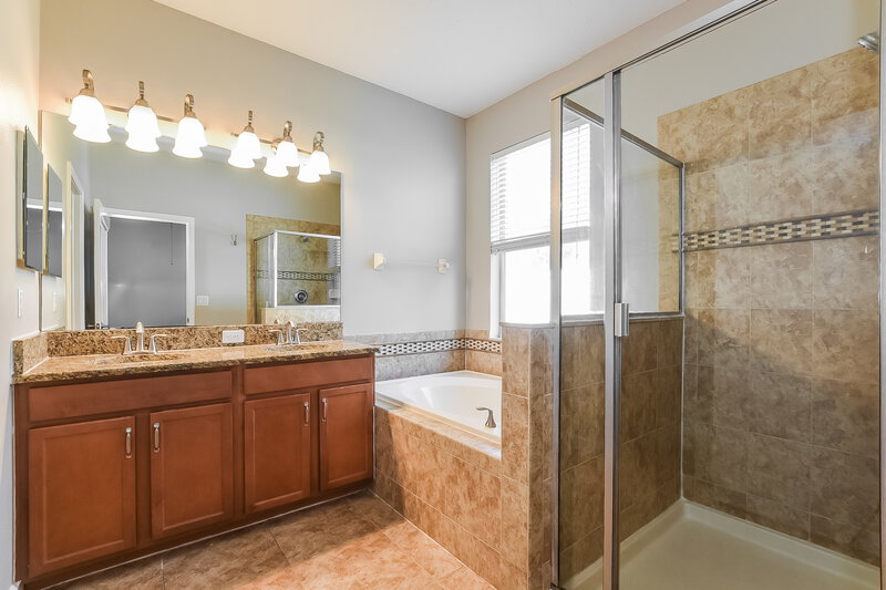 2,435/Mo, 4723 Coppola Dr Mount Dora, FL 32757 Main Bathroom View