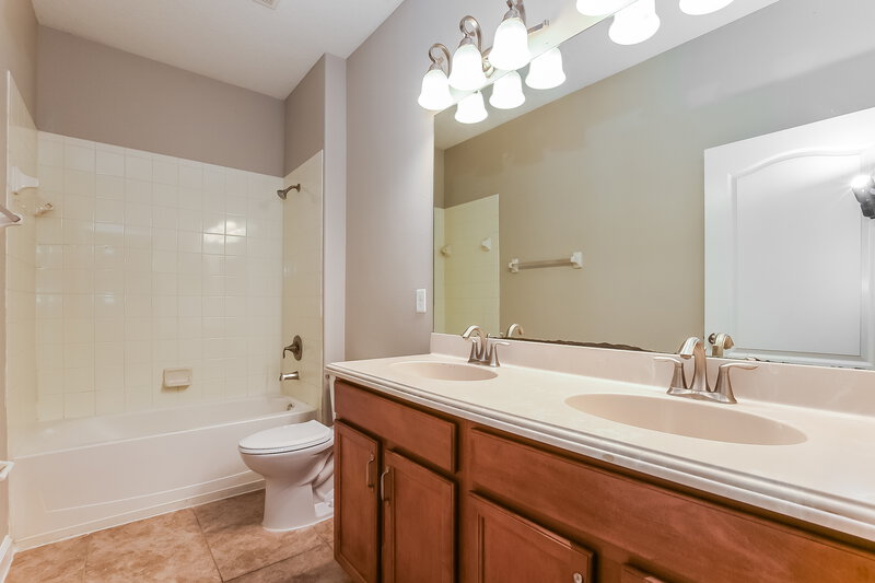 2,435/Mo, 4723 Coppola Dr Mount Dora, FL 32757 Bathroom View