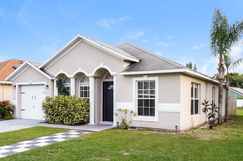 2,000/Mo, 3055 Pineda Dr Orlando, FL 32822 Front View