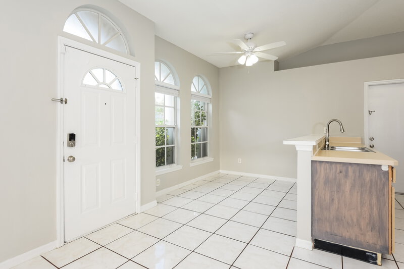 2,000/Mo, 3055 Pineda Dr Orlando, FL 32822 Living Room View 2