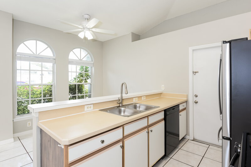 2,000/Mo, 3055 Pineda Dr Orlando, FL 32822 Kitchen View 2