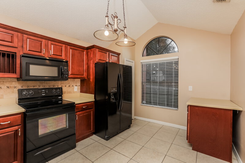 2,400/Mo, 1975 Piedmont Park Blvd Apopka, FL 32703 Kitchen View