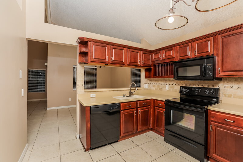 2,400/Mo, 1975 Piedmont Park Blvd Apopka, FL 32703 Kitchen View 2