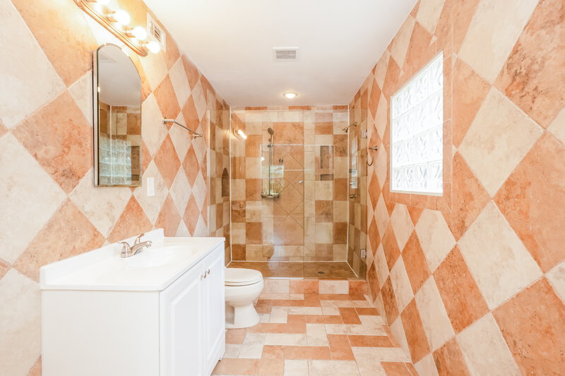 2,235/Mo, 1975 Piedmont Park Blvd Apopka, FL 32703 Main Bathroom View