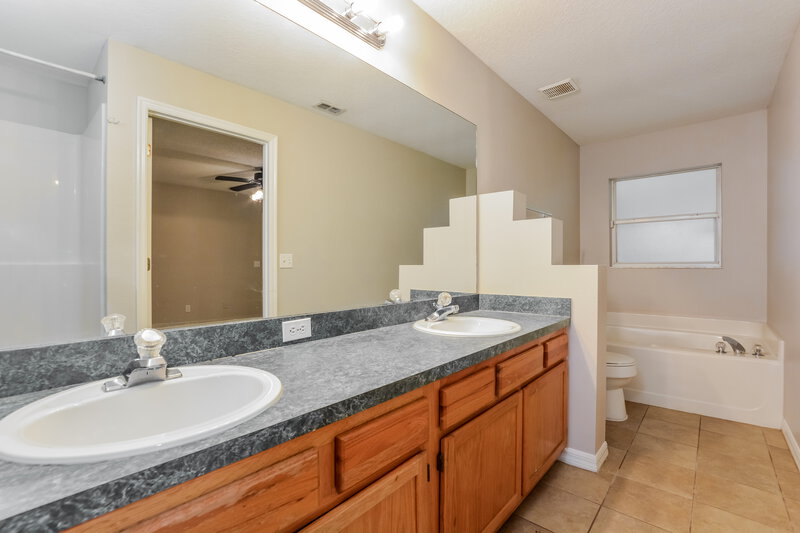 2,535/Mo, 1266 Sheeler Hills Dr Apopka, FL 32703 Main Bathroom View