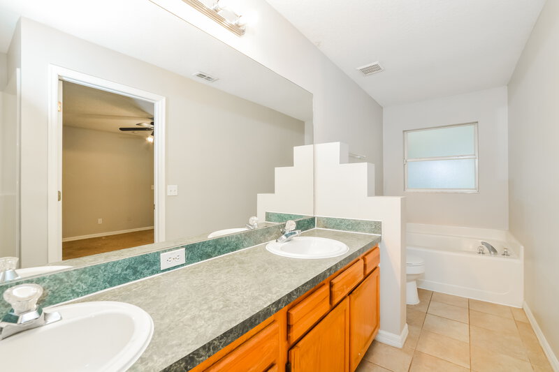 2,440/Mo, 1266 Sheeler Hills Dr Apopka, FL 32703 Main Bathroom View