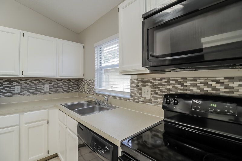 2,345/Mo, 1019 Henson Ct Oviedo, FL 32765 Kitchen View 2