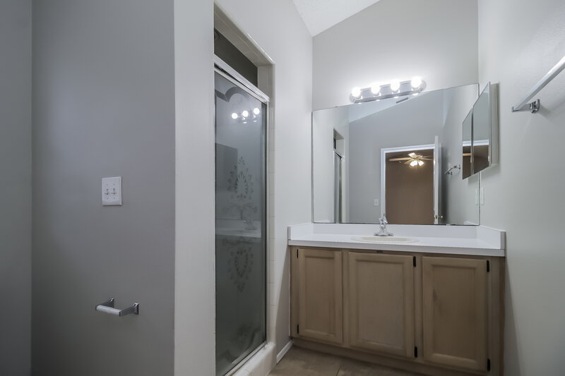 2,345/Mo, 1019 Henson Ct Oviedo, FL 32765 Main Bathroom View