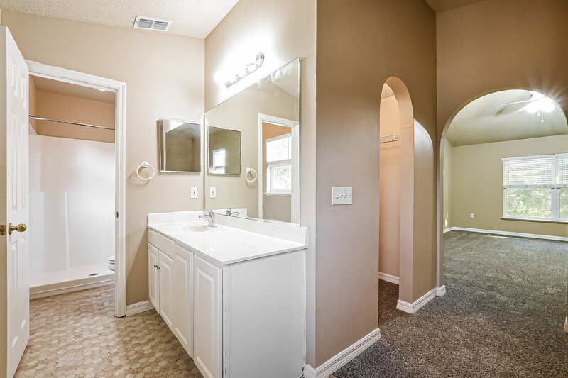 2,655/Mo, 4785 Willamette Cir Orlando, FL 32826 Main Bathroom View