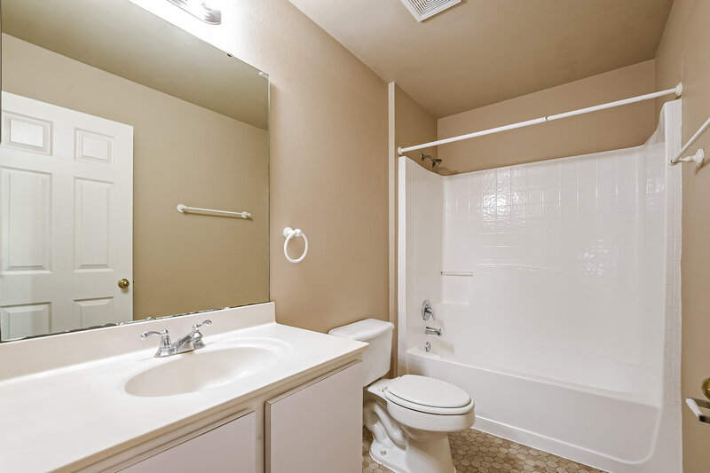 2,655/Mo, 4785 Willamette Cir Orlando, FL 32826 Bathroom View