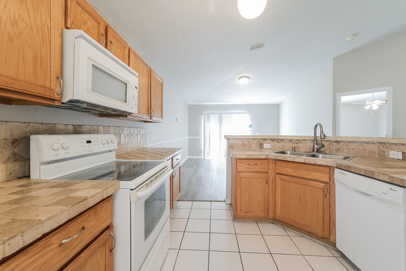 2,860/Mo, 16011 Chichester Ct Clermont, FL 34714 Kitchen View 2