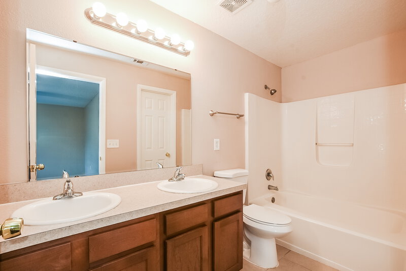 2,485/Mo, 3072 Natoma Way Orlando, FL 32825 Main Bathroom View