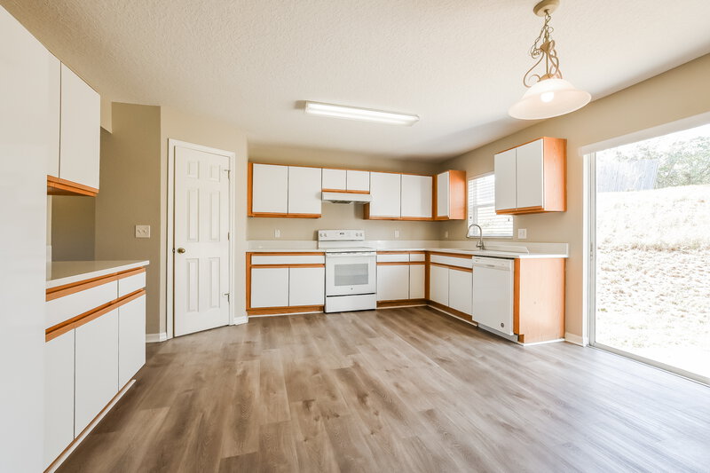 3,350/Mo, 448 Southridge Rd Clermont, FL 34711 Kitchen View 2