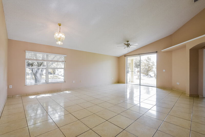 2,570/Mo, 3237 Harpers Ferry Ct Orlando, FL 32837 Living Room View
