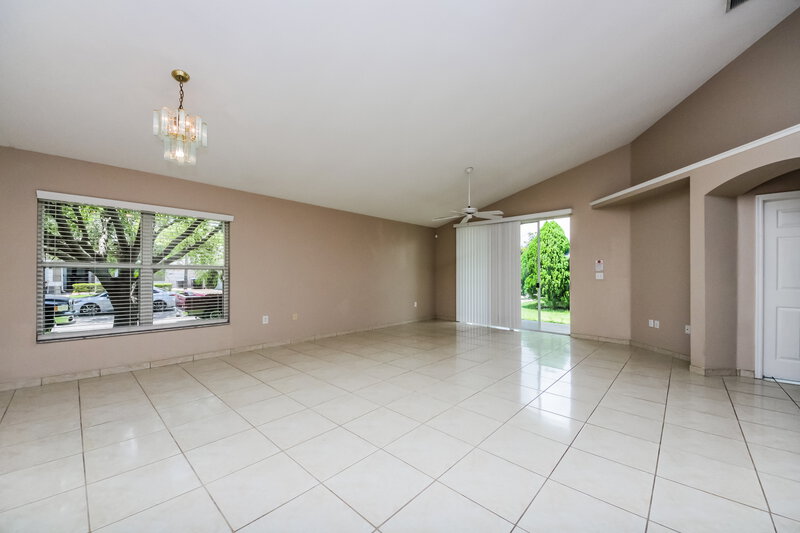 2,620/Mo, 3237 Harpers Ferry Ct Orlando, FL 32837 Living Room View
