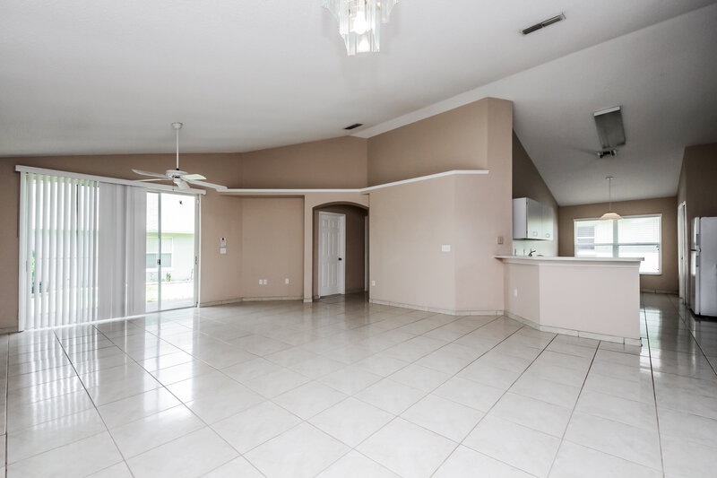 2,620/Mo, 3237 Harpers Ferry Ct Orlando, FL 32837 Living Room View 2