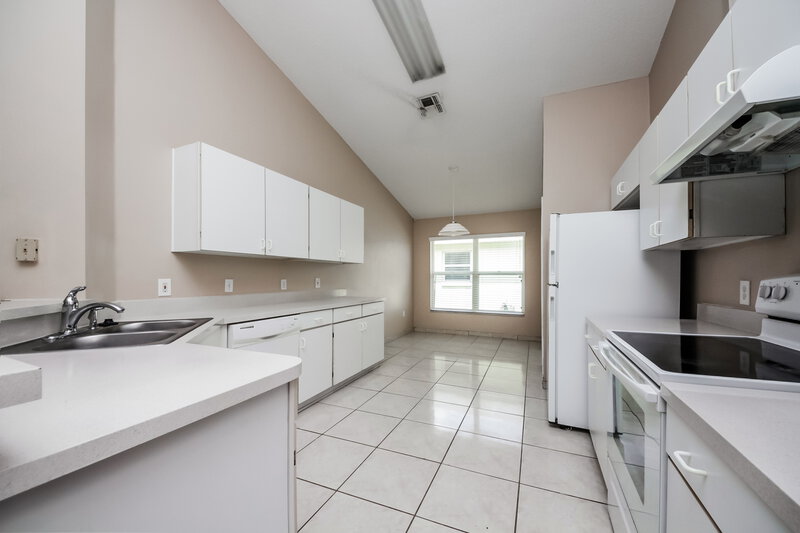 2,620/Mo, 3237 Harpers Ferry Ct Orlando, FL 32837 Kitchen View