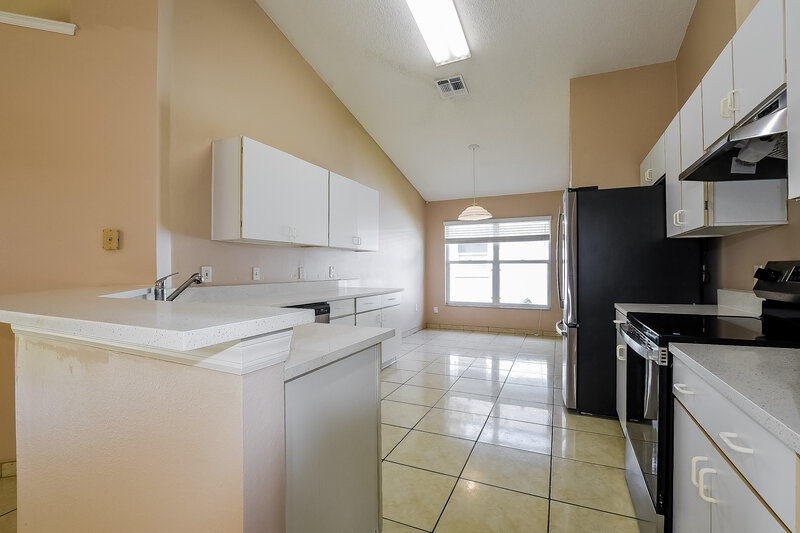 2,570/Mo, 3237 Harpers Ferry Ct Orlando, FL 32837 Kitchen View