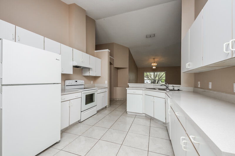 2,620/Mo, 3237 Harpers Ferry Ct Orlando, FL 32837 Kitchen View 2