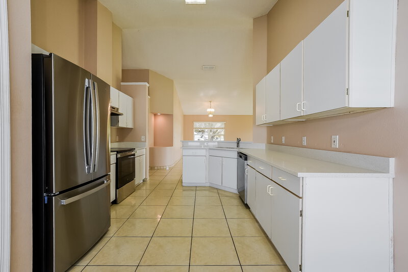 2,570/Mo, 3237 Harpers Ferry Ct Orlando, FL 32837 Kitchen View 2