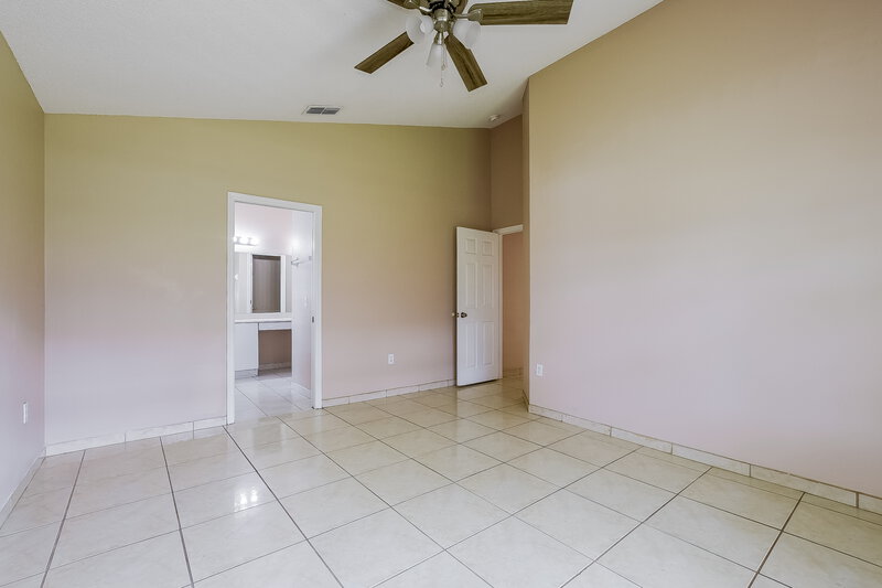 2,570/Mo, 3237 Harpers Ferry Ct Orlando, FL 32837 Main Bedroom View