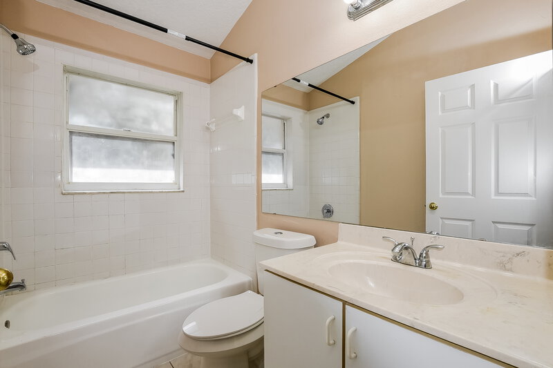 2,570/Mo, 3237 Harpers Ferry Ct Orlando, FL 32837 Bathroom View