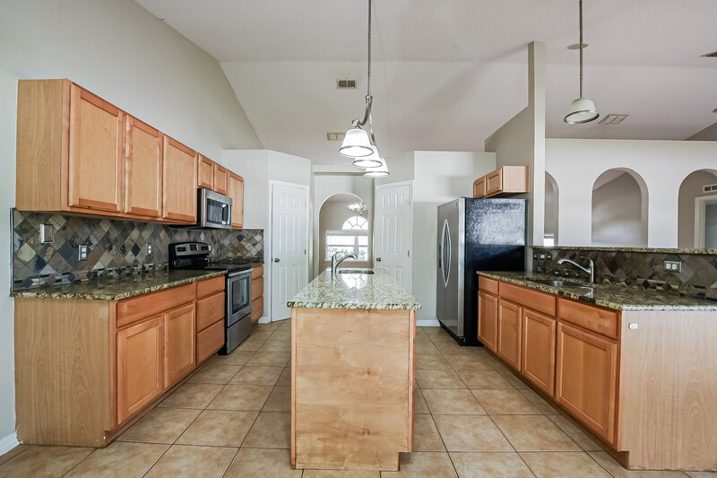 2,595/Mo, 744 Westcliffe Dr Winter Garden, FL 34787 Kitchen View