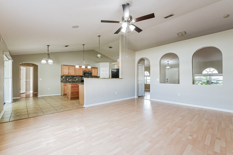 2,595/Mo, 744 Westcliffe Dr Winter Garden, FL 34787 Family Room View 2