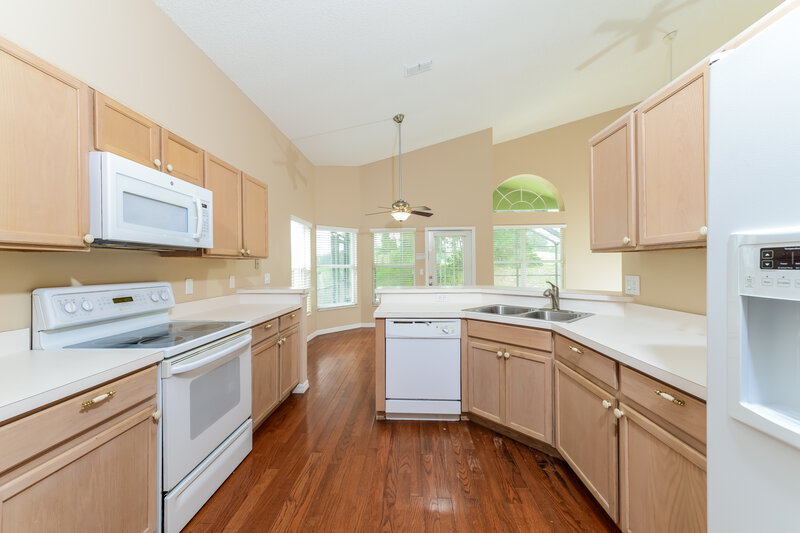 2,515/Mo, 757 White Ivey Ct Apopka, FL 32712 Kitchen View