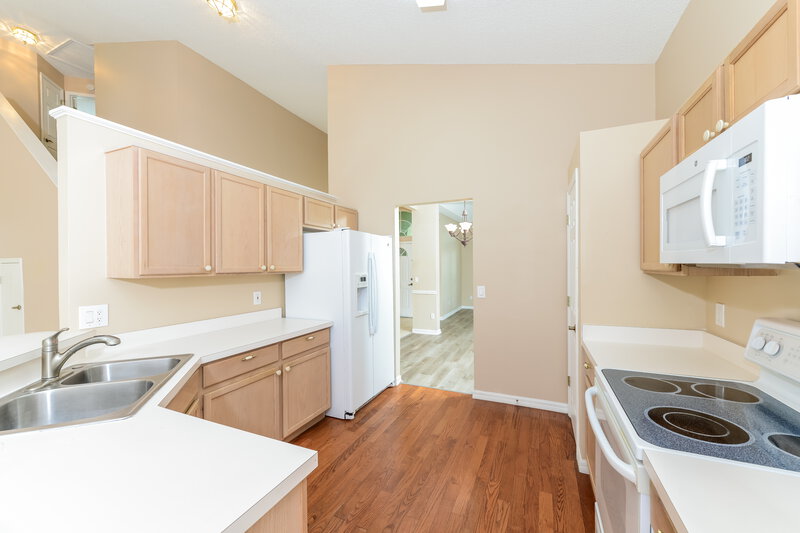 2,515/Mo, 757 White Ivey Ct Apopka, FL 32712 Kitchen View 2