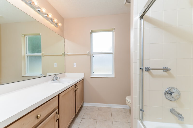 2,515/Mo, 757 White Ivey Ct Apopka, FL 32712 Bathroom View